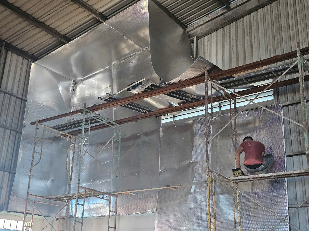 Giá thi công cách nhiệt mái tôn nhà xưởng Giá thi công cách nhiệt mái tôn nhà xưởng